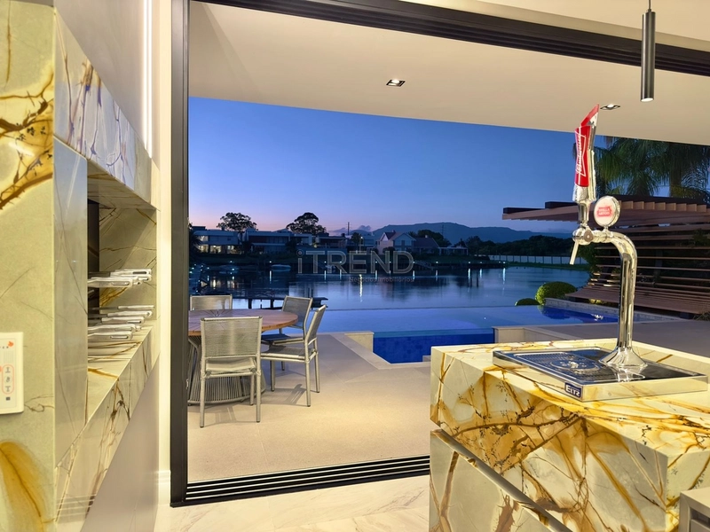 Luxuosa mansão na beira da Marina: 42ª foto da galeria de imagens do imóvel