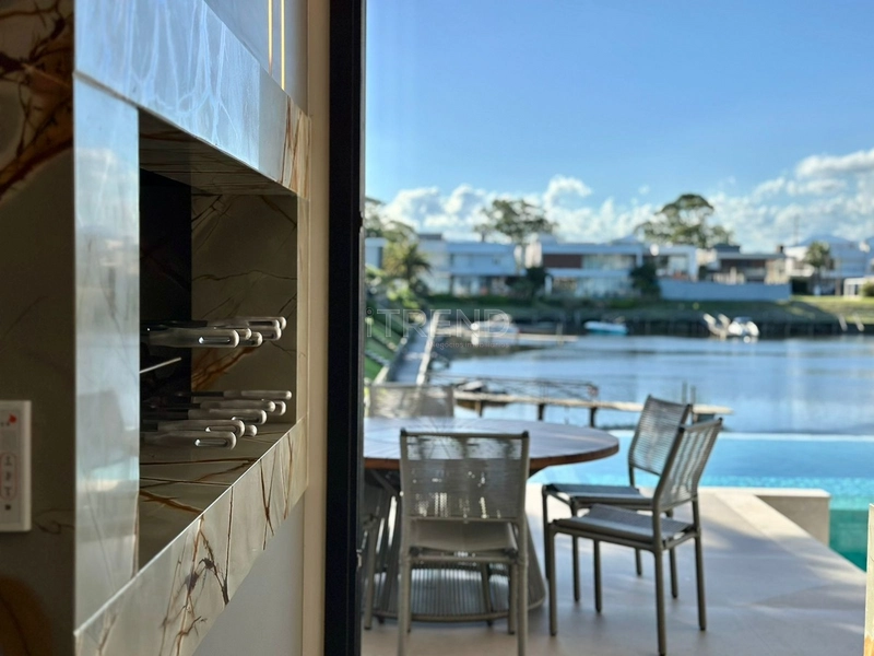 Luxuosa mansão na beira da Marina: 18ª foto da galeria de imagens do imóvel