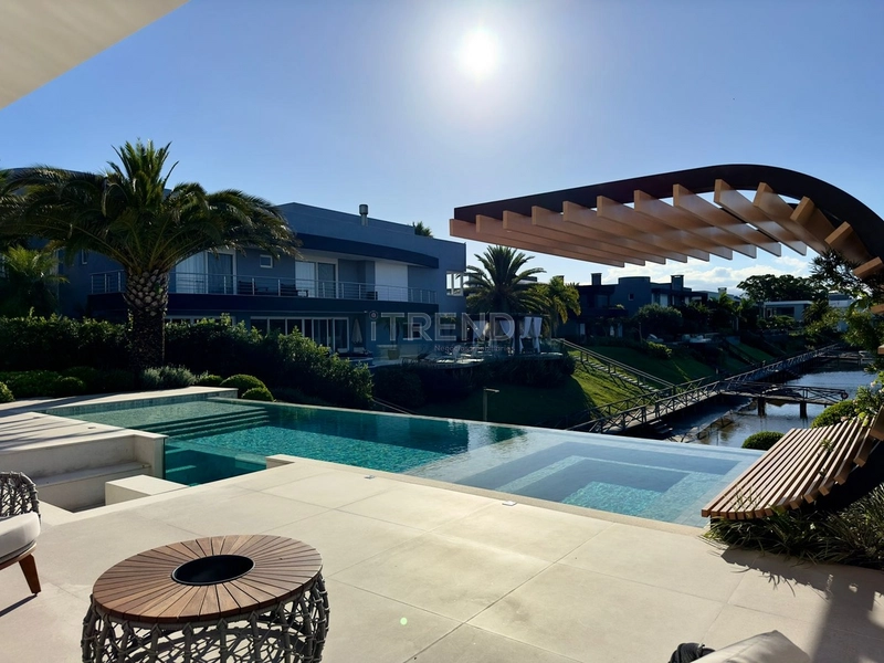 Luxuosa mansão na beira da Marina: 21ª foto da galeria de imagens do imóvel