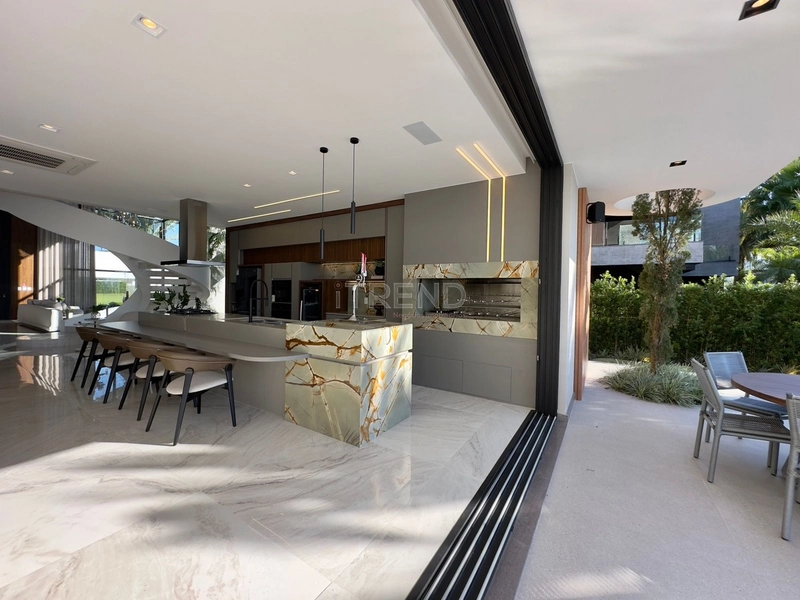 Luxuosa mansão na beira da Marina: 16ª foto da galeria de imagens do imóvel