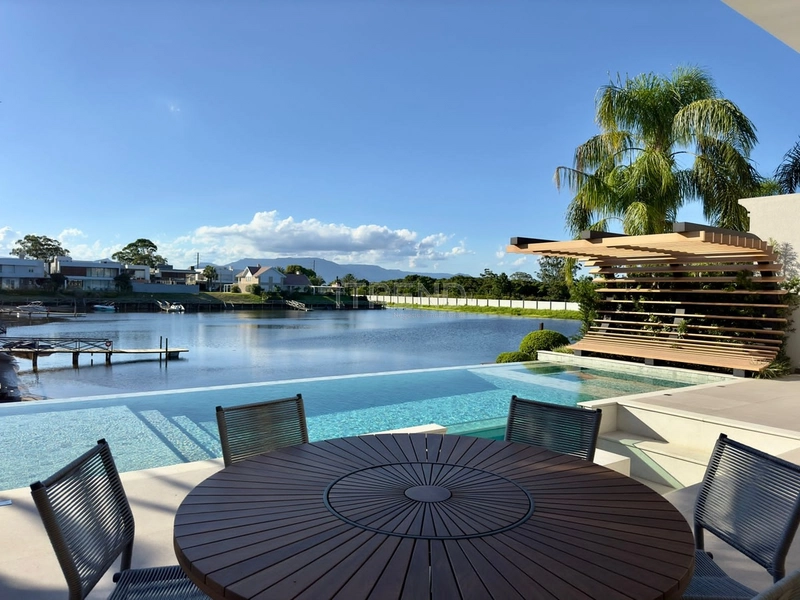 Luxuosa mansão na beira da Marina: 20ª foto da galeria de imagens do imóvel