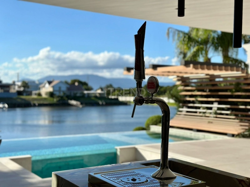 Luxuosa mansão na beira da Marina: 13ª foto da galeria de imagens do imóvel