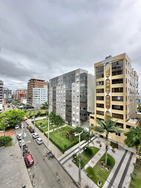 Edifíco de esquina na Avenida Central: 6ª foto da galeria de imagens do imóvel