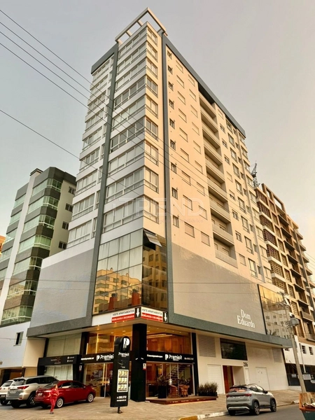 Edifíco de esquina na Avenida Central: 15ª foto da galeria de imagens do imóvel