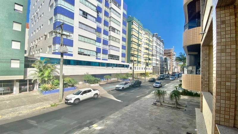 APENAS UMA QUADRA DO MAR: 9ª foto da galeria de imagens do imóvel