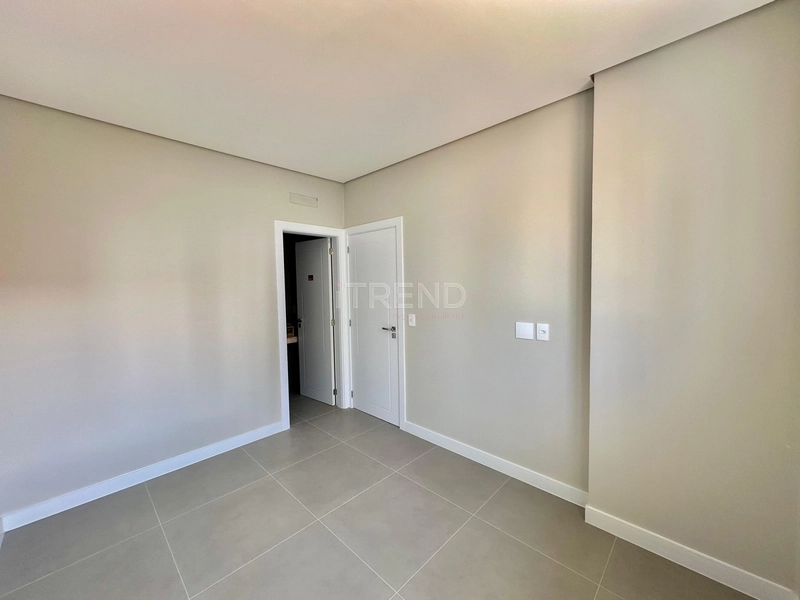 De frente com vista Serra e lagoa: 4ª foto da galeria de imagens do imóvel