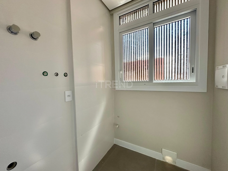 De frente com vista Serra e lagoa: 2ª foto da galeria de imagens do imóvel