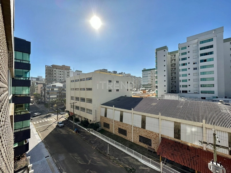 Apartamento com sacada de frente e vista para a rua: 7ª foto da galeria de imagens do imóvel