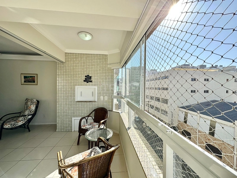 Apartamento com sacada de frente e vista para a rua: 6ª foto da galeria de imagens do imóvel