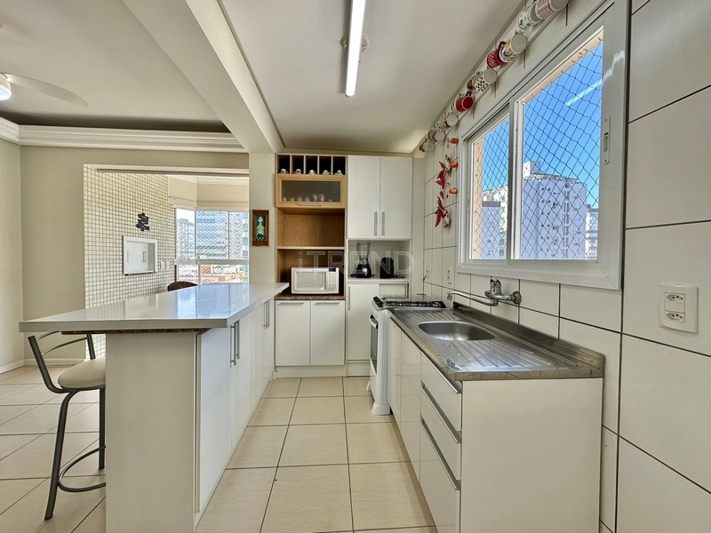 Apartamento com sacada de frente e vista para a rua: 9ª foto da galeria de imagens do imóvel
