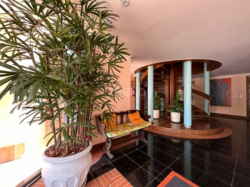APARTAMENTO À VENDA DE FRENTE PARA PRAÇA E COM UMA LINDA VISTA PARA O: 2ª foto da galeria de imagens do imóvel