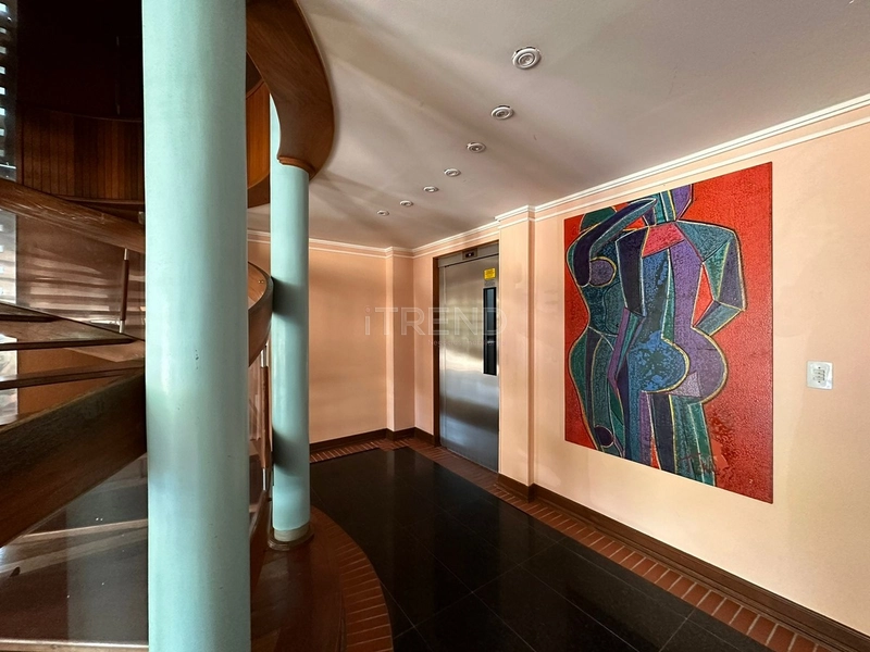 APARTAMENTO À VENDA DE FRENTE PARA PRAÇA E COM UMA LINDA VISTA PARA O: 5ª foto da galeria de imagens do imóvel