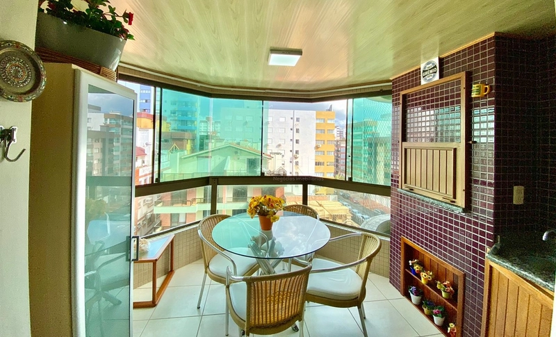 Apartamento com vista liberada para o mar e praça do Farol