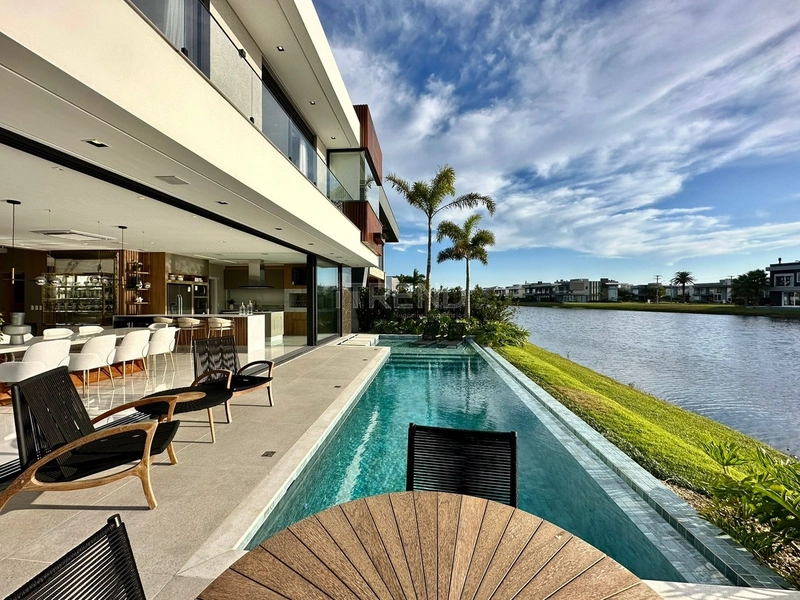 Mansão Beira Lago: 4ª foto da galeria de imagens do imóvel