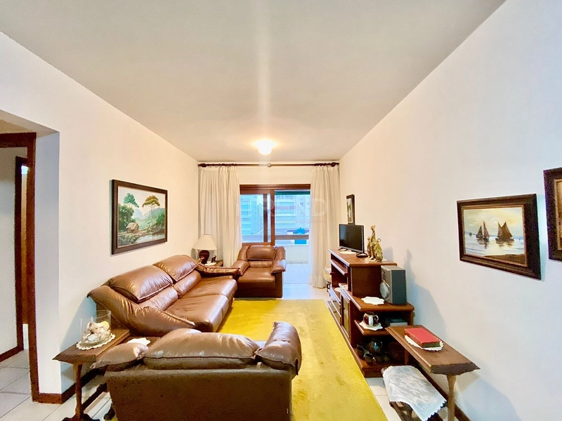 Apenas uma quadra da Praça Flávio Boianovski: 1ª foto da galeria de imagens do imóvel