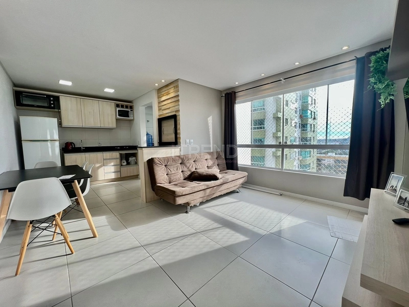 Edifício de esquina na Zona Nova