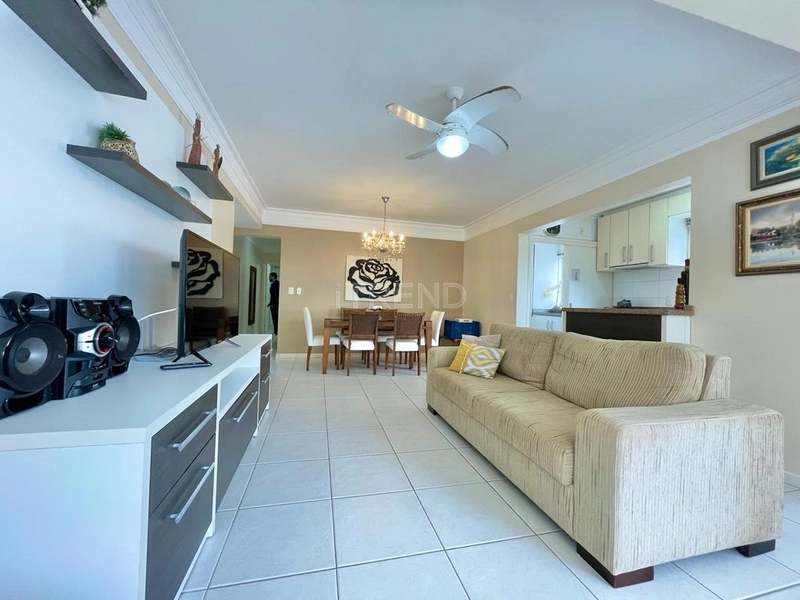 Amplo apartamento com sacada de frente.: 3ª foto da galeria de imagens do imóvel
