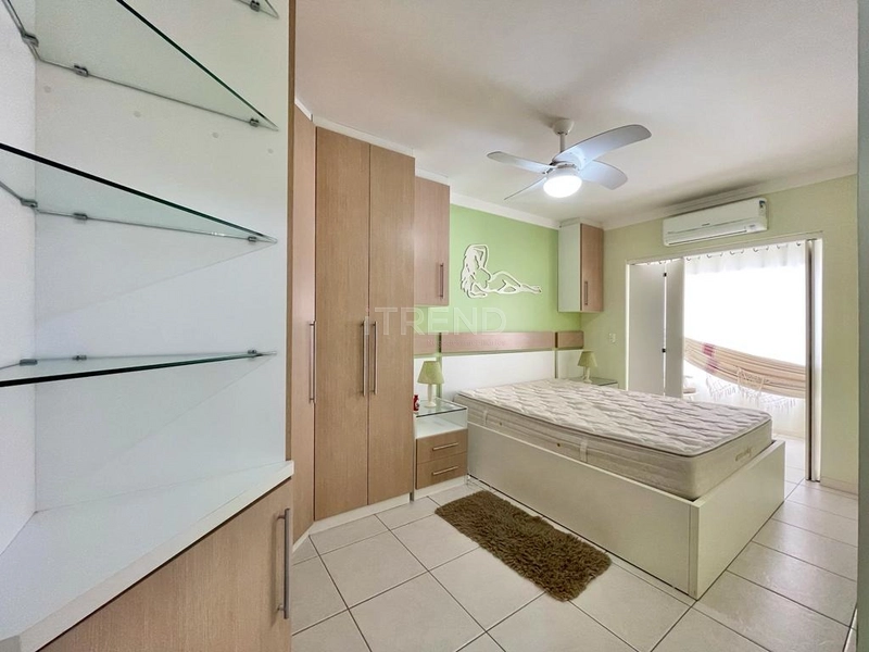 Amplo apartamento com sacada de frente.: 12ª foto da galeria de imagens do imóvel