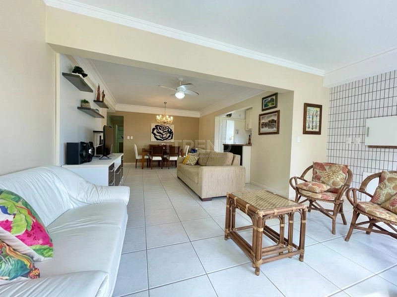 Amplo apartamento com sacada de frente.: 2ª foto da galeria de imagens do imóvel