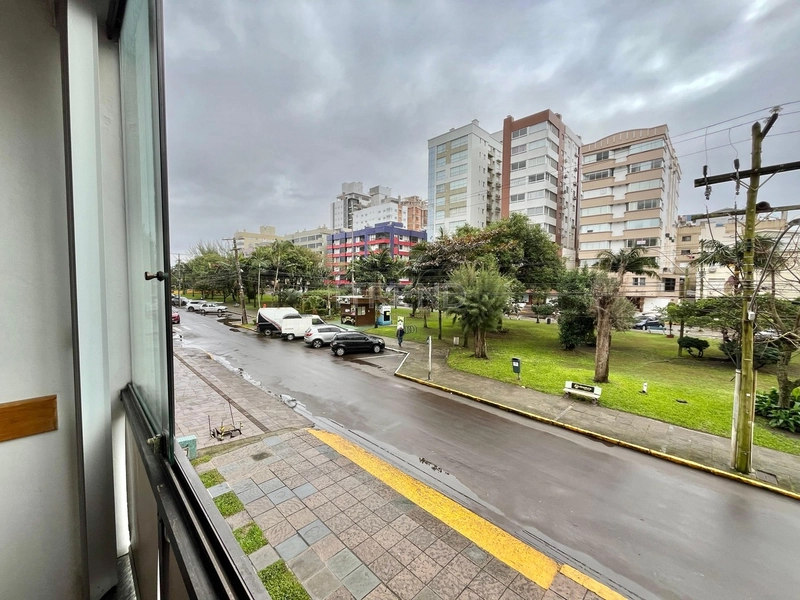 De frente para a praça Flávio Boianovski: 8ª foto da galeria de imagens do imóvel