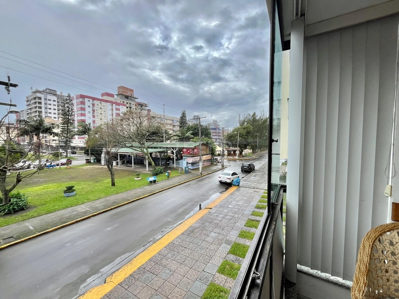De frente para a praça Flávio Boianovski: 9ª foto da galeria de imagens do imóvel
