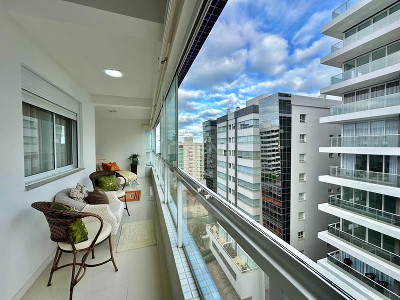 APARTAMENTO À VENDA COM VISTA PARA O MAR