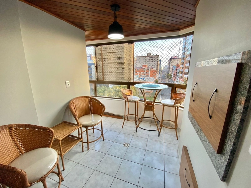 Apartamento mobiliado e decorado com sacada de frente: 7ª foto da galeria de imagens do imóvel