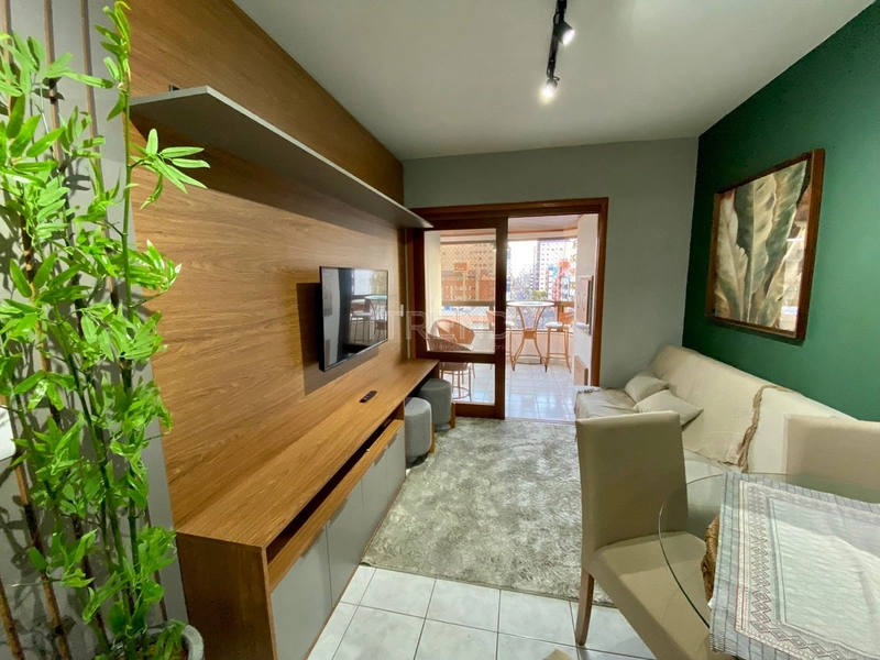 Apartamento mobiliado e decorado com sacada de frente: 5ª foto da galeria de imagens do imóvel