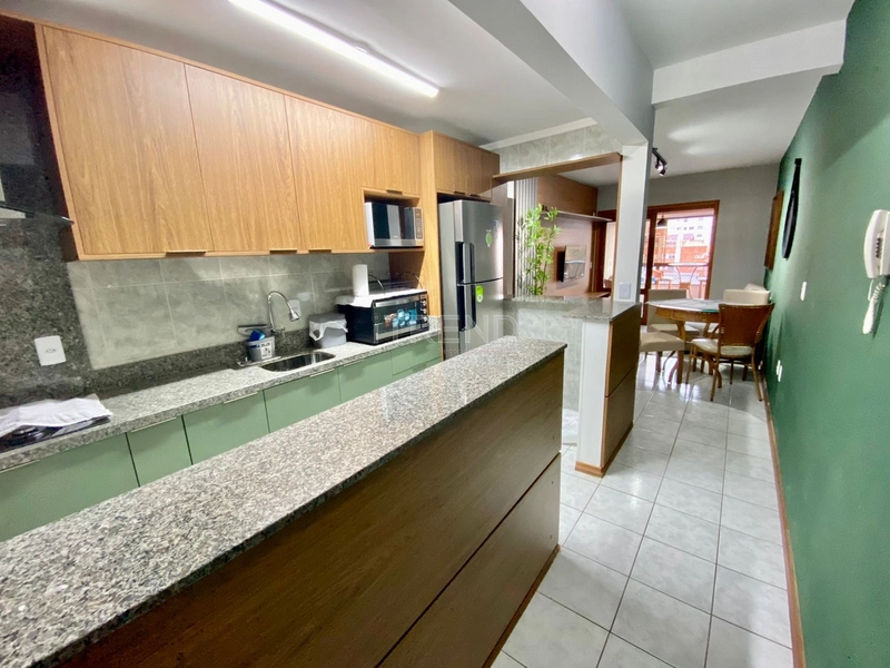 Apartamento mobiliado e decorado com sacada de frente: 3ª foto da galeria de imagens do imóvel