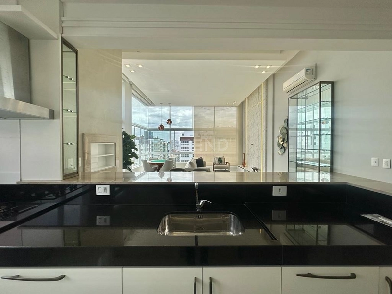 Belíssimo apartamento de frente para a praça com pé direto duplo: 12ª foto da galeria de imagens do imóvel