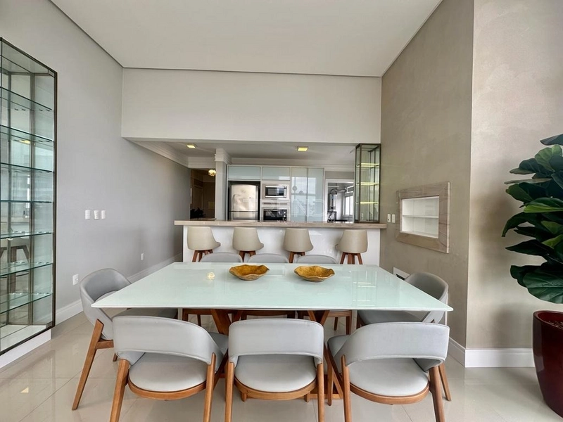 Belíssimo apartamento de frente para a praça com pé direto duplo: 22ª foto da galeria de imagens do imóvel