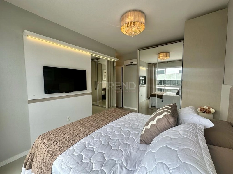 Belíssimo apartamento de frente para a praça com pé direto duplo: 4ª foto da galeria de imagens do imóvel