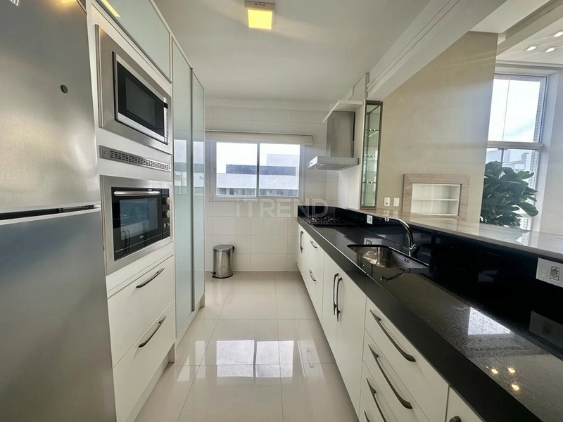 Belíssimo apartamento de frente para a praça com pé direto duplo: 14ª foto da galeria de imagens do imóvel