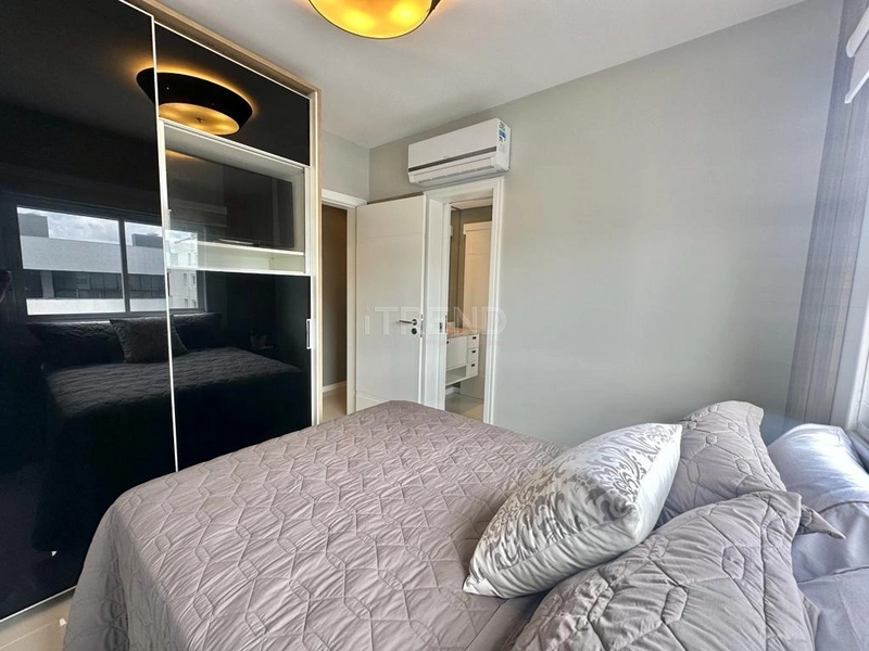 Belíssimo apartamento de frente para a praça com pé direto duplo: 8ª foto da galeria de imagens do imóvel