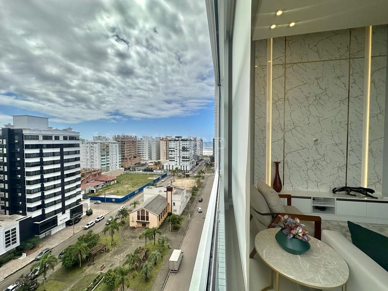 Belíssimo apartamento de frente para a praça com pé direto duplo: 1ª foto da galeria de imagens do imóvel