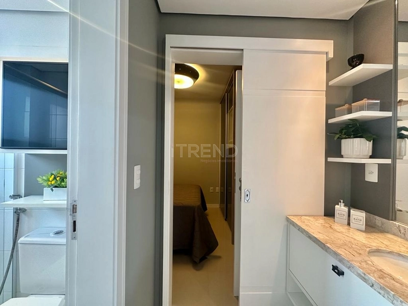 Belíssimo apartamento de frente para a praça com pé direto duplo: 10ª foto da galeria de imagens do imóvel