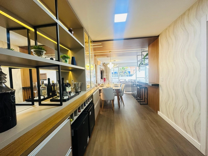 Apartamento mobiliado e decorado com terraço de frente: 2ª foto da galeria de imagens do imóvel