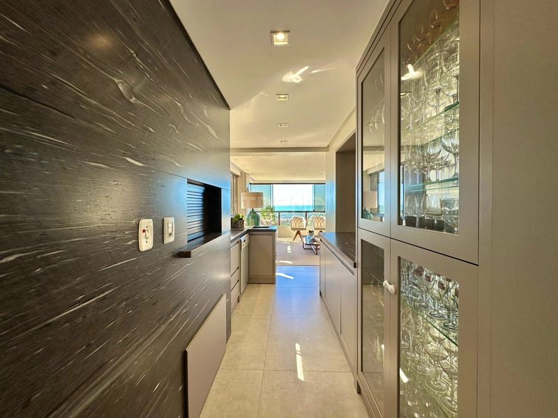 APARTAMENTO À VENDA COM SACADA DE FRENTE E VISTA INCRÍVEL PARA O MAR: 13ª foto da galeria de imagens do imóvel
