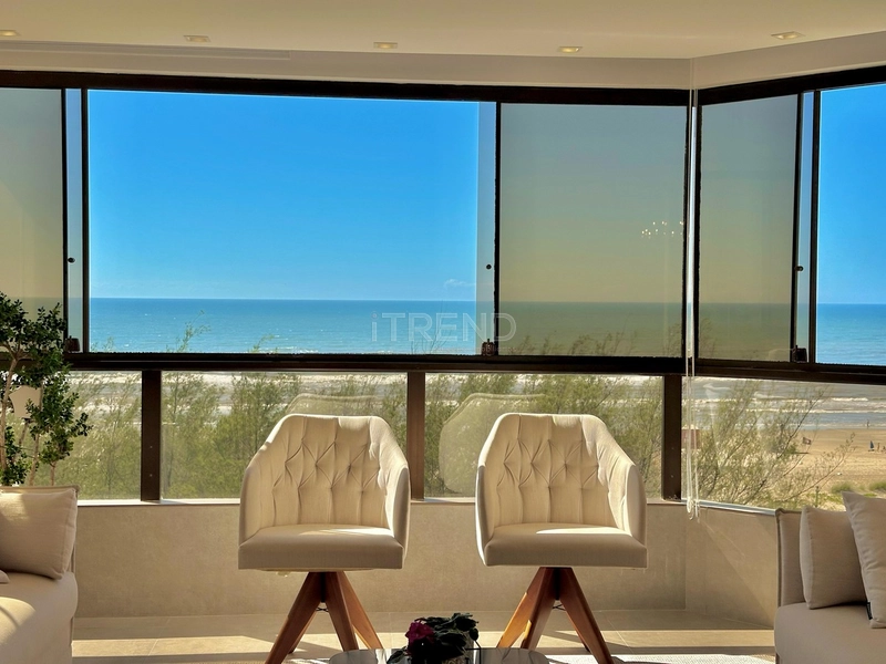 APARTAMENTO À VENDA COM SACADA DE FRENTE E VISTA INCRÍVEL PARA O MAR: 1ª foto da galeria de imagens do imóvel