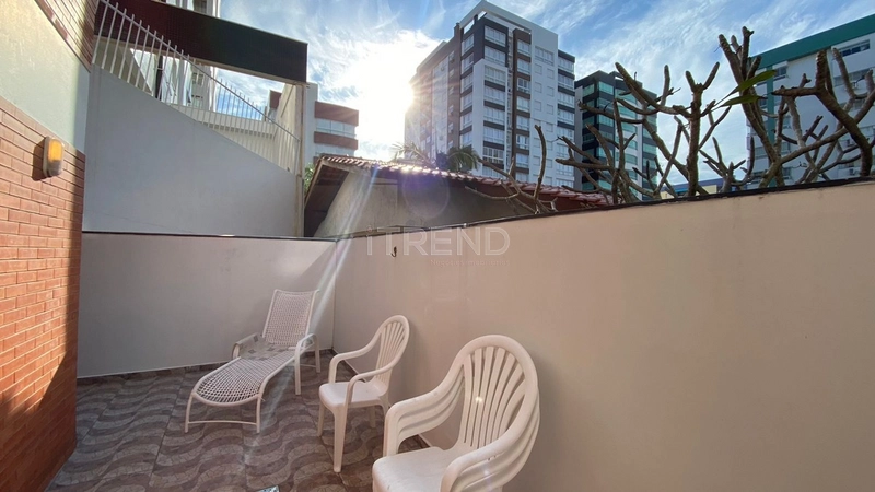 Um dormitório com terraço: 7ª foto da galeria de imagens do imóvel