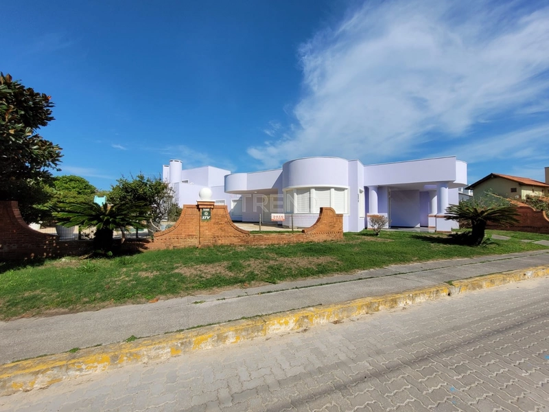 Excelente casa a beira mar de Atlântida: 2ª foto da galeria de imagens do imóvel