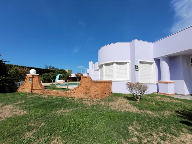 Excelente casa a beira mar de Atlântida: 5ª foto da galeria de imagens do imóvel