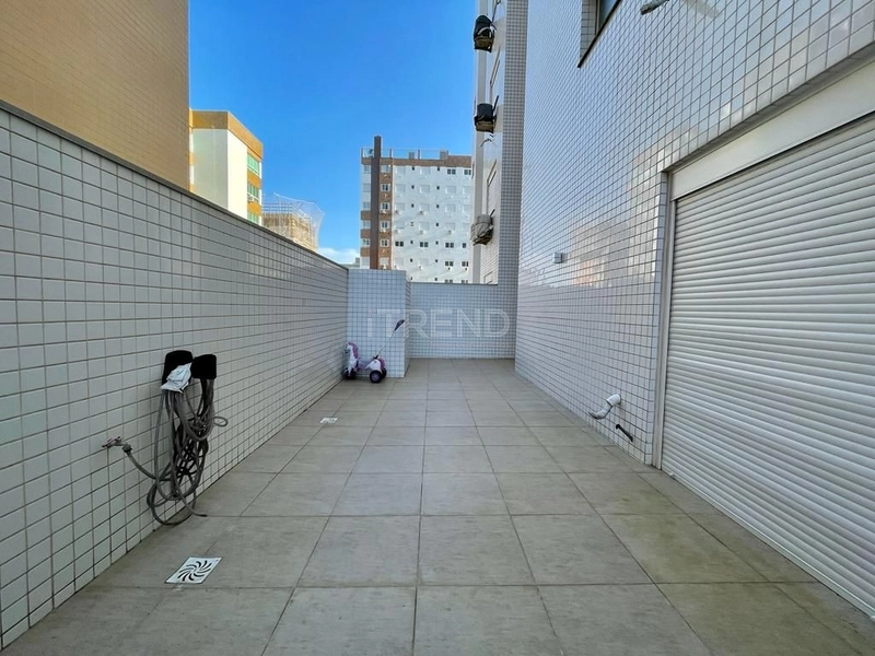 Amplo terraço em L: 17ª foto da galeria de imagens do imóvel