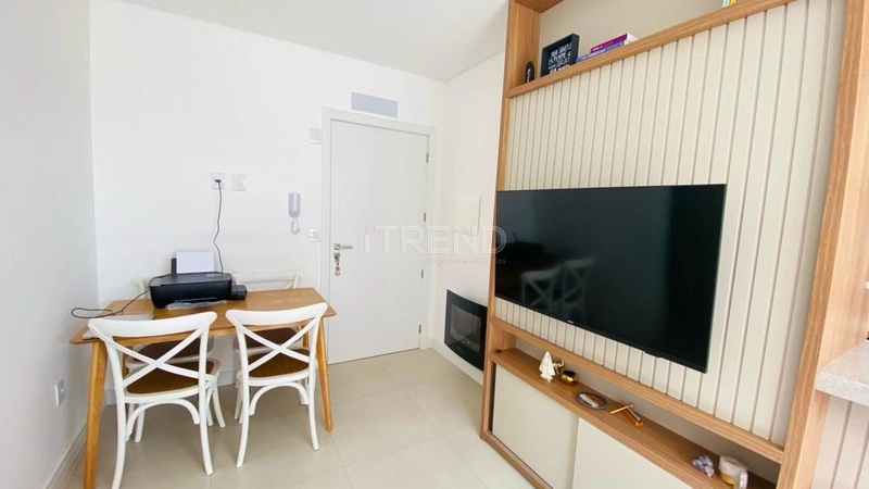 UM QUARTO MOBILIADO E DECORADO: 2ª foto da galeria de imagens do imóvel