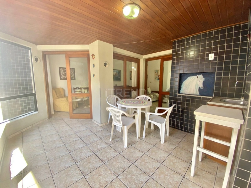 Apartamento com sacada de frente para avenida.: 4ª foto da galeria de imagens do imóvel