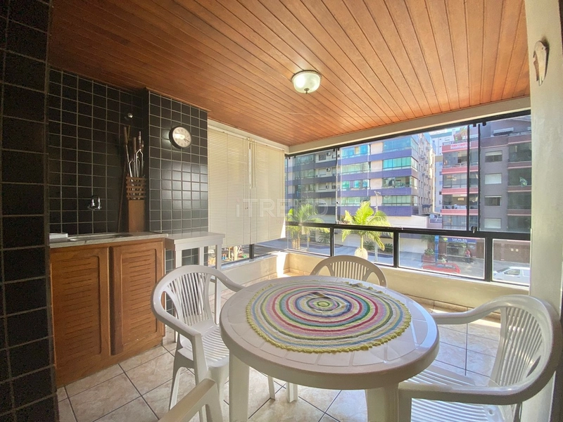 Apartamento com sacada de frente para avenida.: 1ª foto da galeria de imagens do imóvel