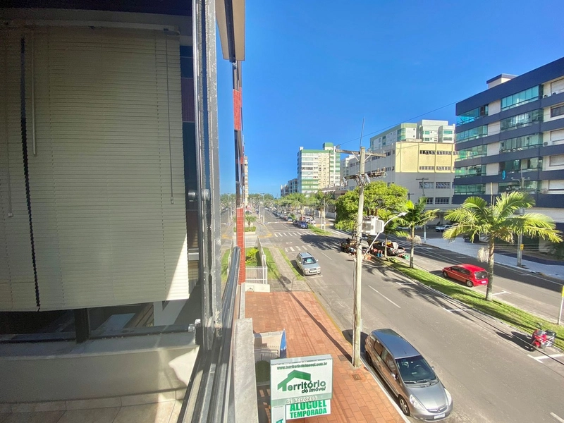 Apartamento com sacada de frente para avenida.: 3ª foto da galeria de imagens do imóvel