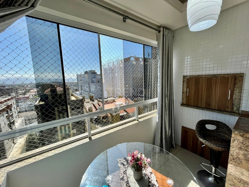 Amplo apartamento de frente