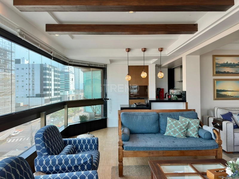 APARTAMENTO À VENDA COM VISTA PARA MAR E PRAÇA - RARIDADE: 3ª foto da galeria de imagens do imóvel