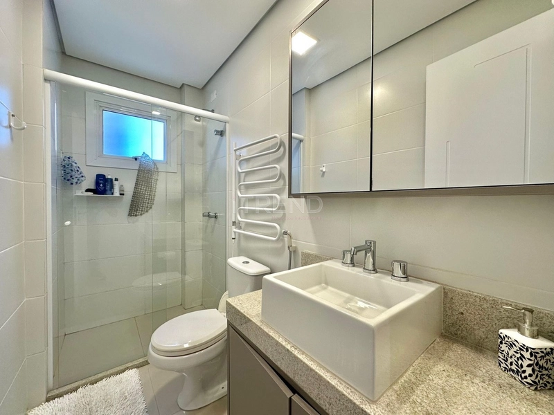 Amplo apartamento com terraço apenas uma quadra do mar: 43ª foto da galeria de imagens do imóvel